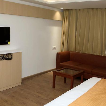 Hotel Radiance บาแรลลี ภายนอก รูปภาพ