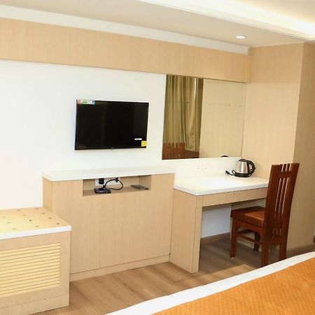 Hotel Radiance บาแรลลี ภายนอก รูปภาพ