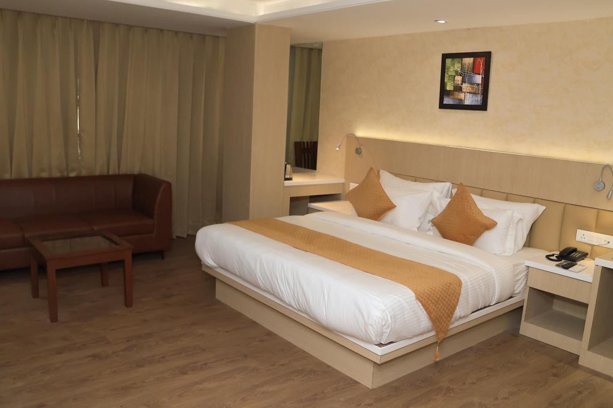 Hotel Radiance บาแรลลี ภายนอก รูปภาพ