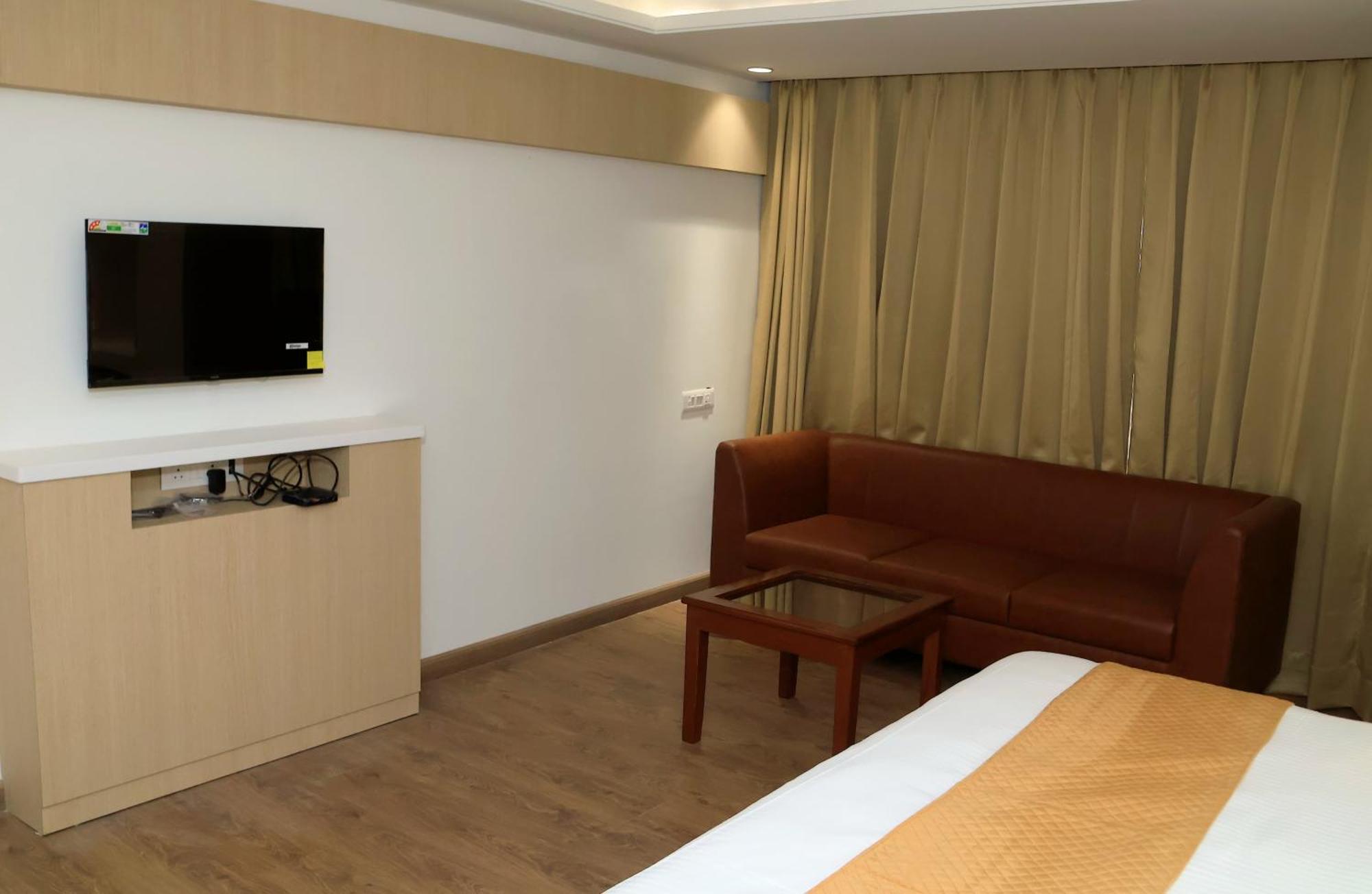 Hotel Radiance บาแรลลี ภายนอก รูปภาพ