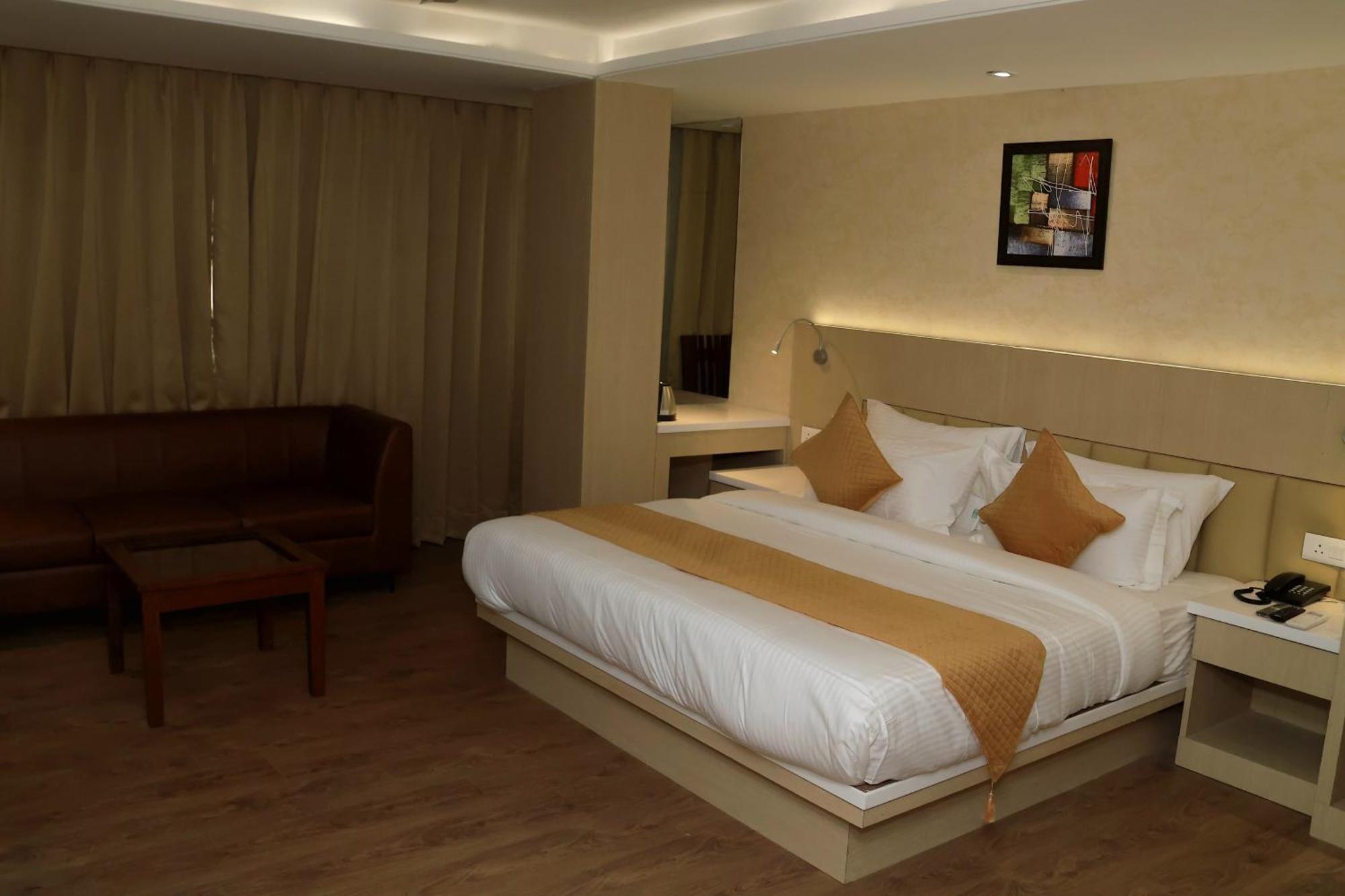 Hotel Radiance บาแรลลี ภายนอก รูปภาพ