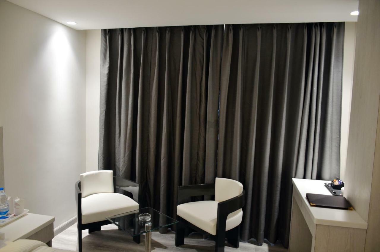 Hotel Radiance บาแรลลี ภายนอก รูปภาพ