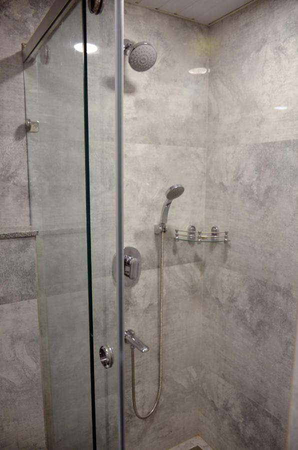 Hotel Radiance บาแรลลี ภายนอก รูปภาพ