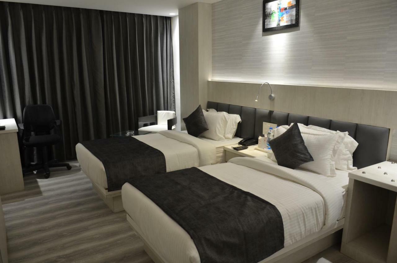 Hotel Radiance บาแรลลี ภายนอก รูปภาพ