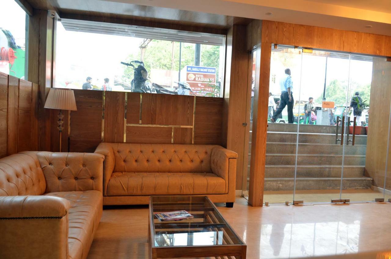 Hotel Radiance บาแรลลี ภายนอก รูปภาพ