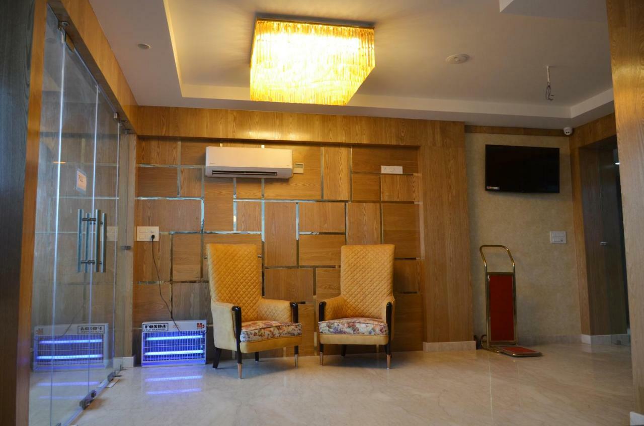 Hotel Radiance บาแรลลี ภายนอก รูปภาพ