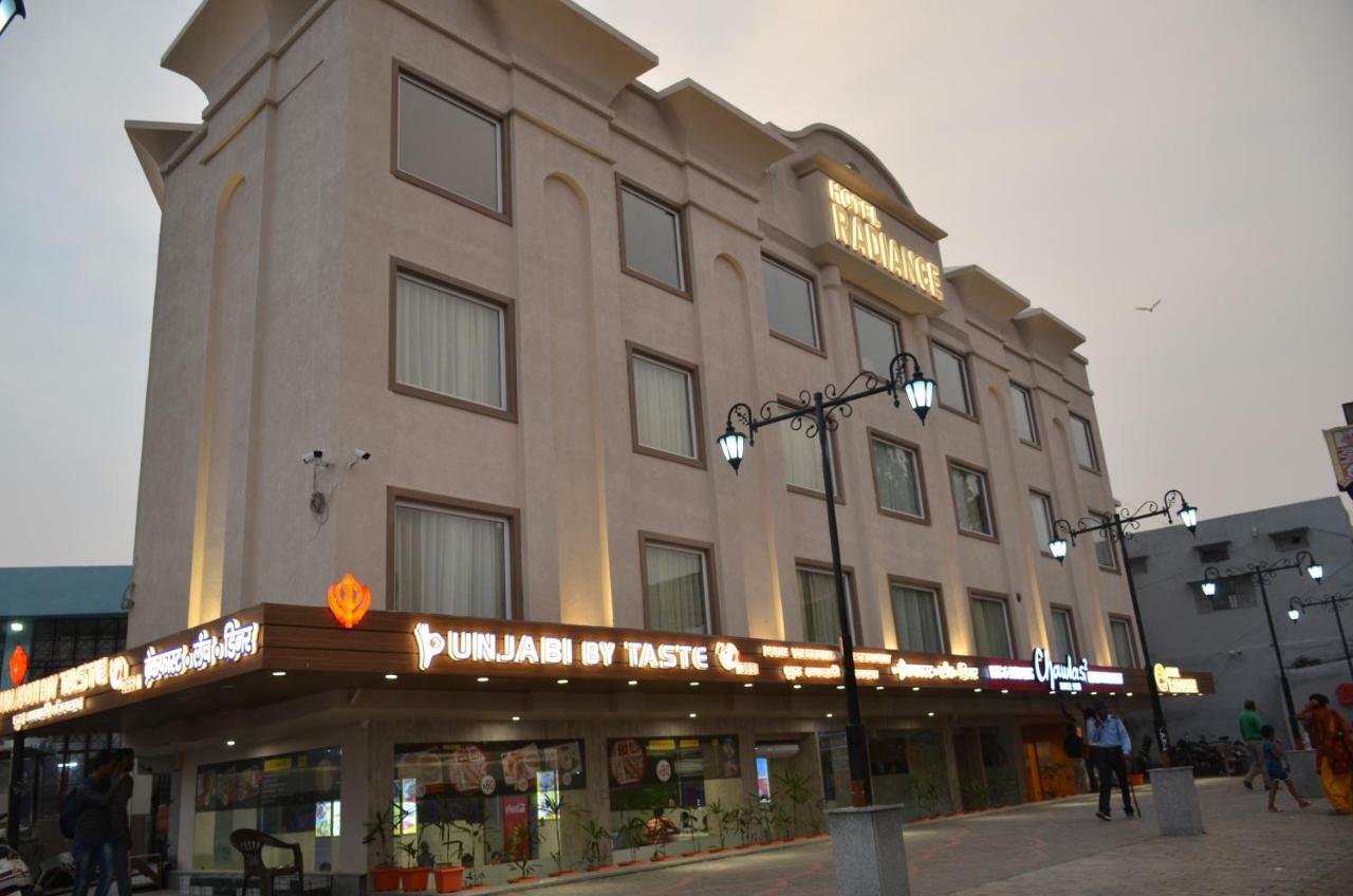 Hotel Radiance บาแรลลี ภายนอก รูปภาพ