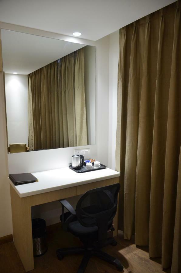 Hotel Radiance บาแรลลี ภายนอก รูปภาพ