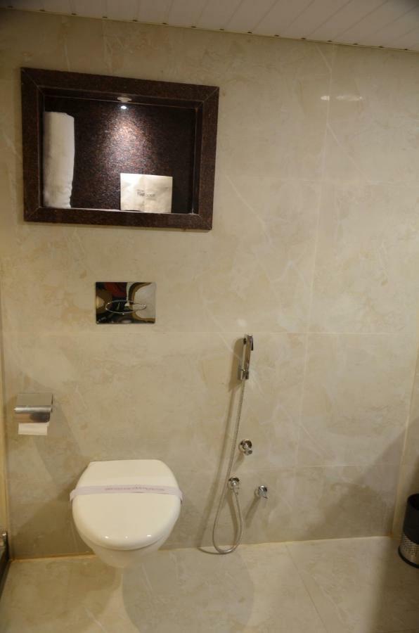 Hotel Radiance บาแรลลี ภายนอก รูปภาพ