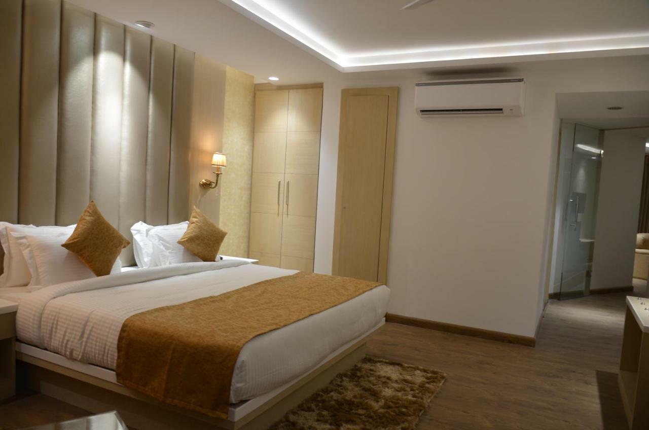 Hotel Radiance บาแรลลี ภายนอก รูปภาพ