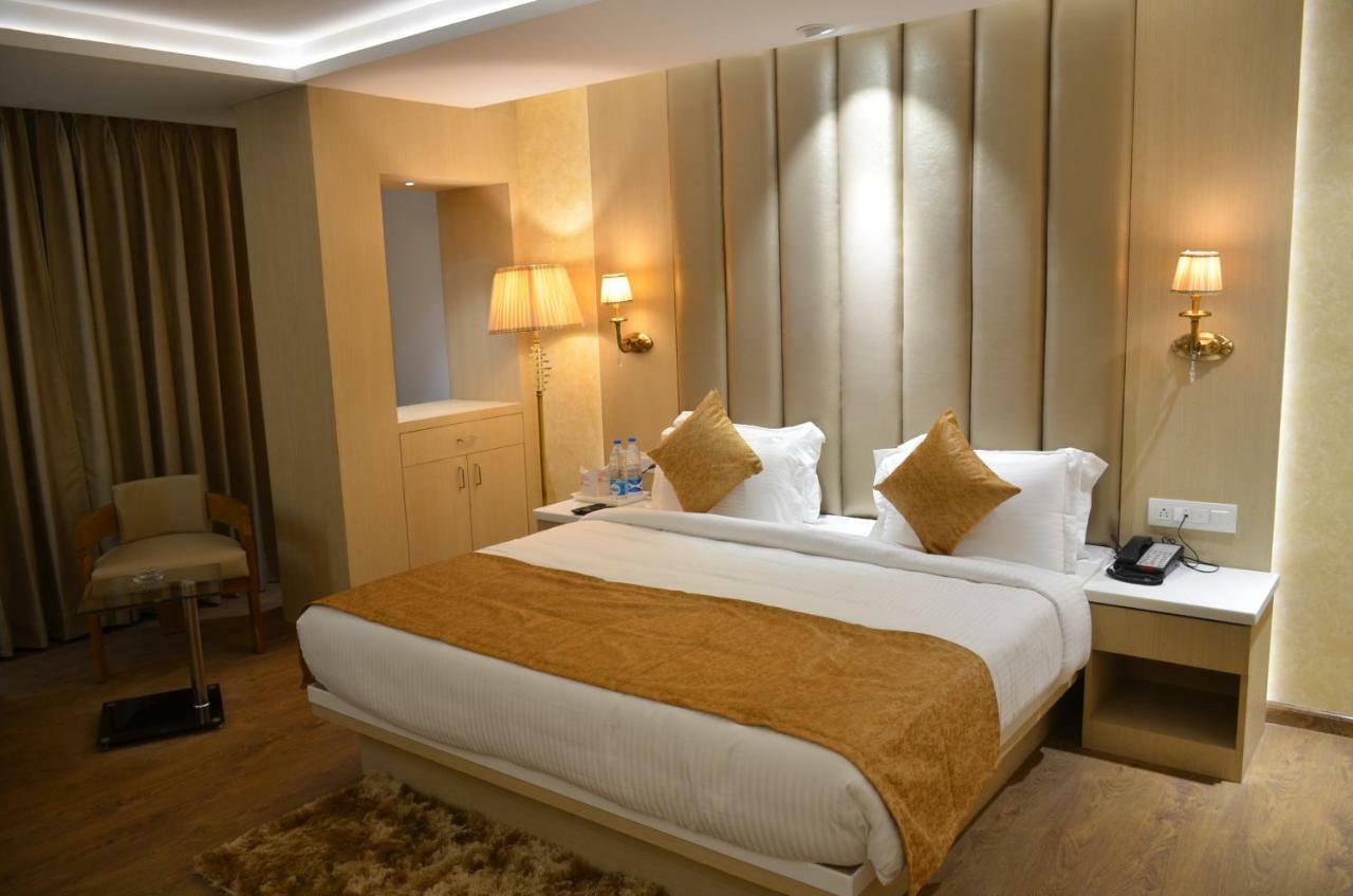 Hotel Radiance บาแรลลี ภายนอก รูปภาพ