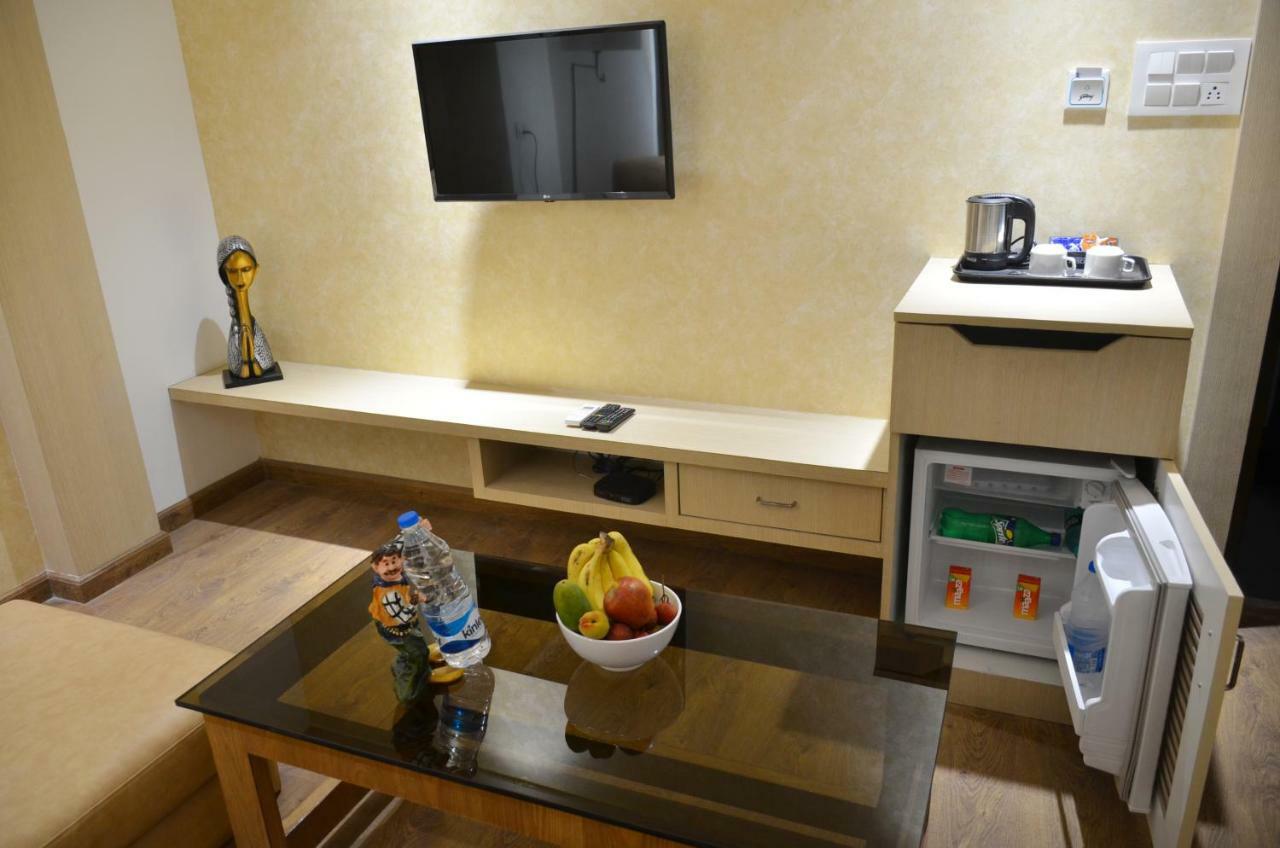 Hotel Radiance บาแรลลี ภายนอก รูปภาพ