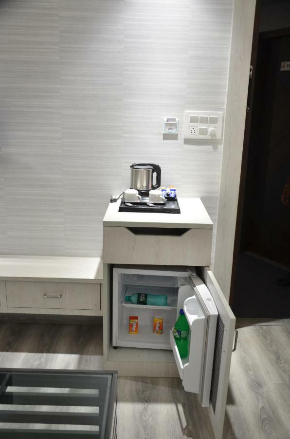 Hotel Radiance บาแรลลี ภายนอก รูปภาพ