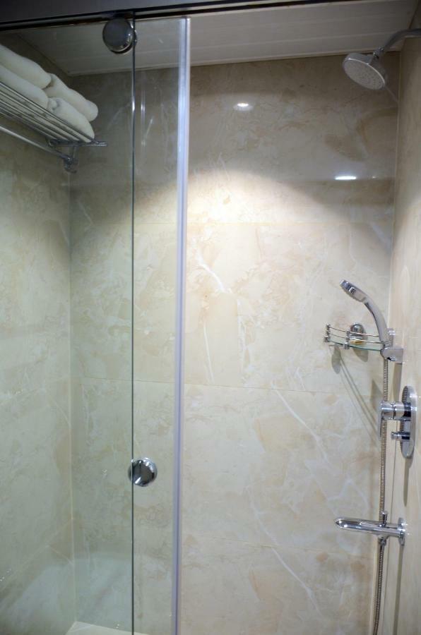 Hotel Radiance บาแรลลี ภายนอก รูปภาพ