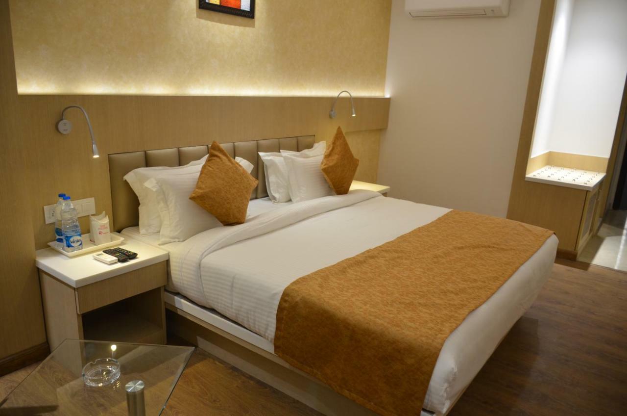 Hotel Radiance บาแรลลี ภายนอก รูปภาพ