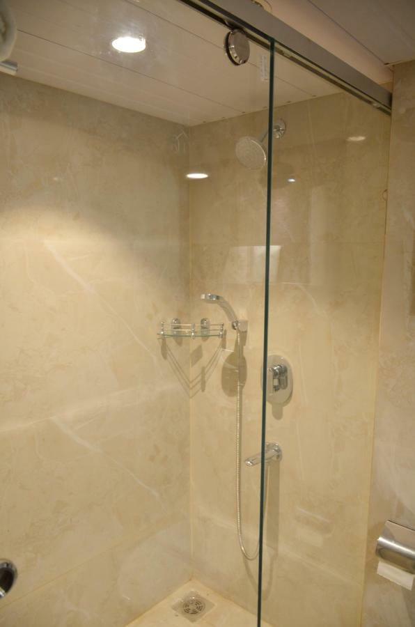 Hotel Radiance บาแรลลี ภายนอก รูปภาพ